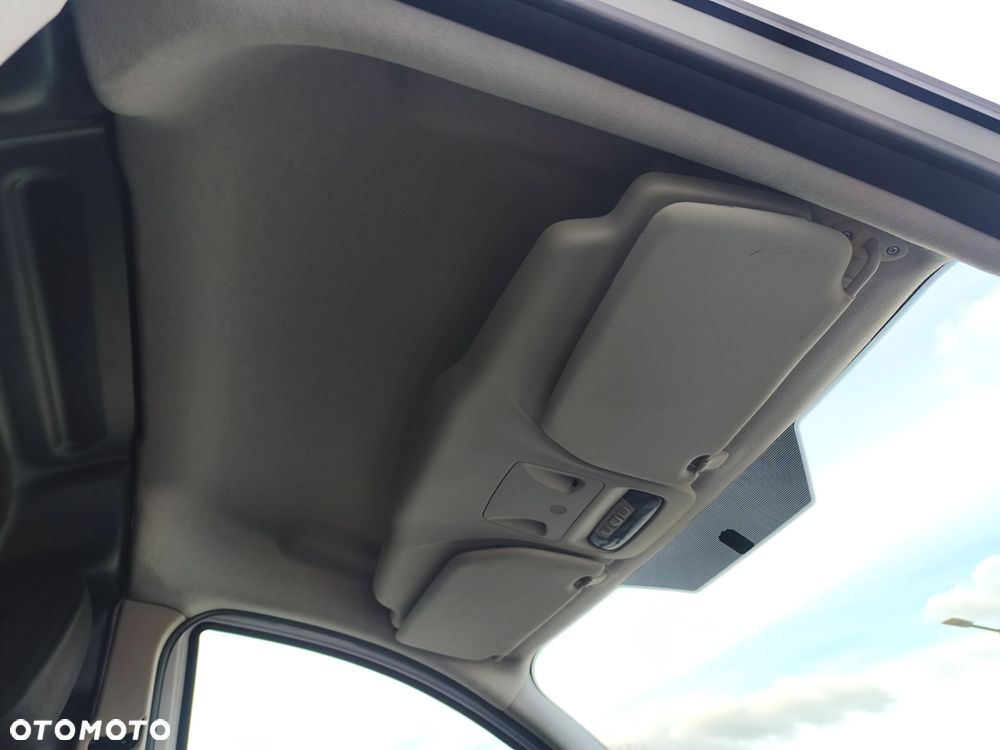 Ford Transit Courier - 36