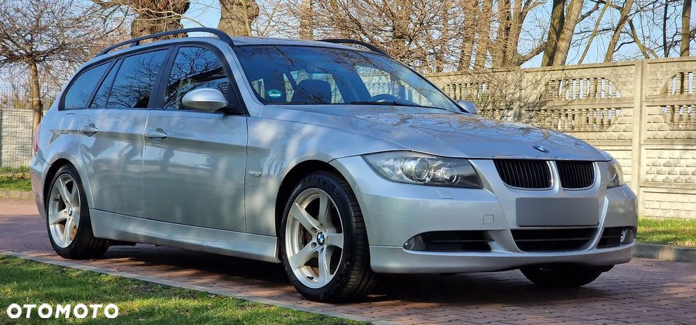 BMW Seria 3 318i Touring - 4
