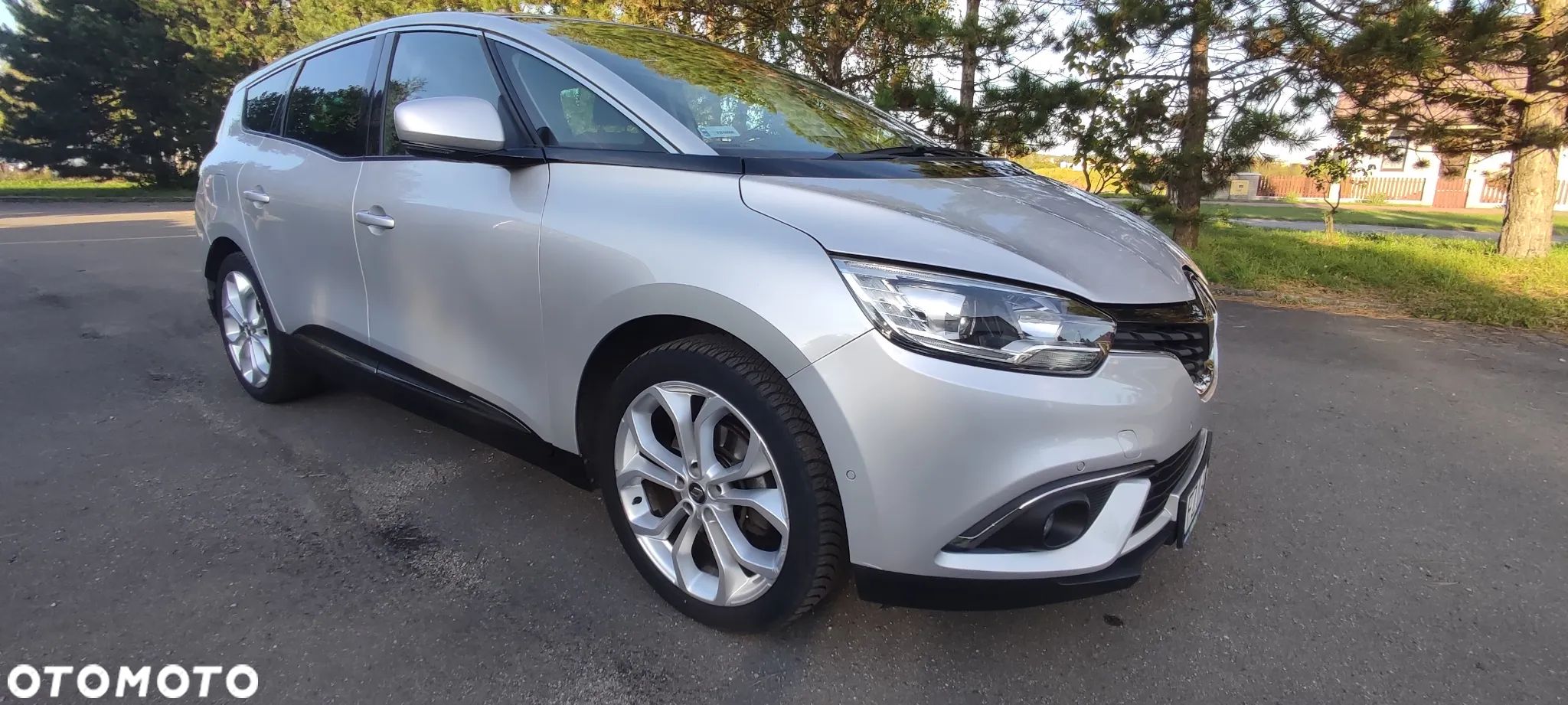 Renault Grand Scenic - 1
