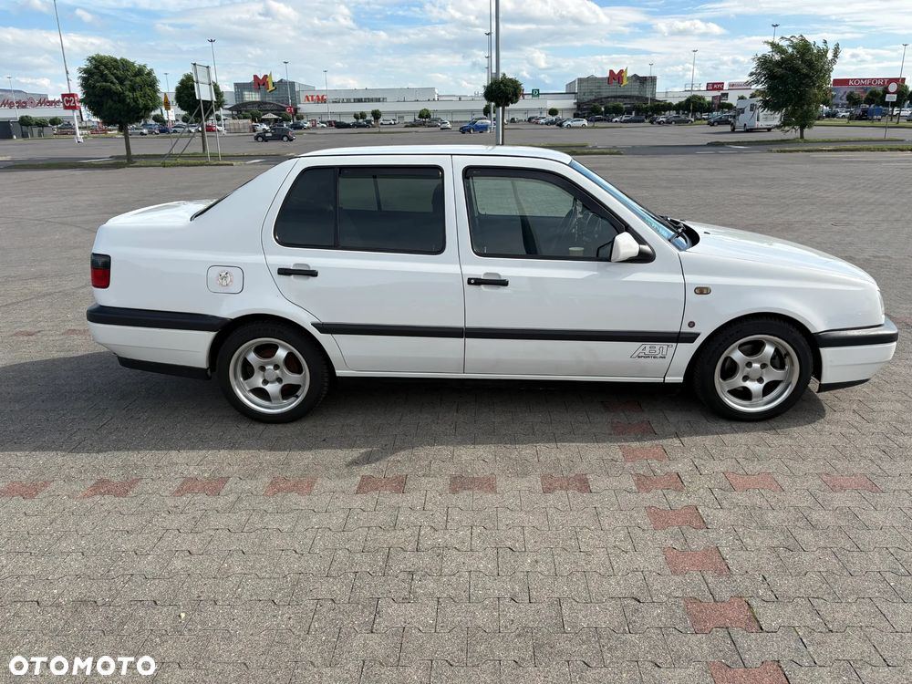 Volkswagen Vento 1.6 CL - 7
