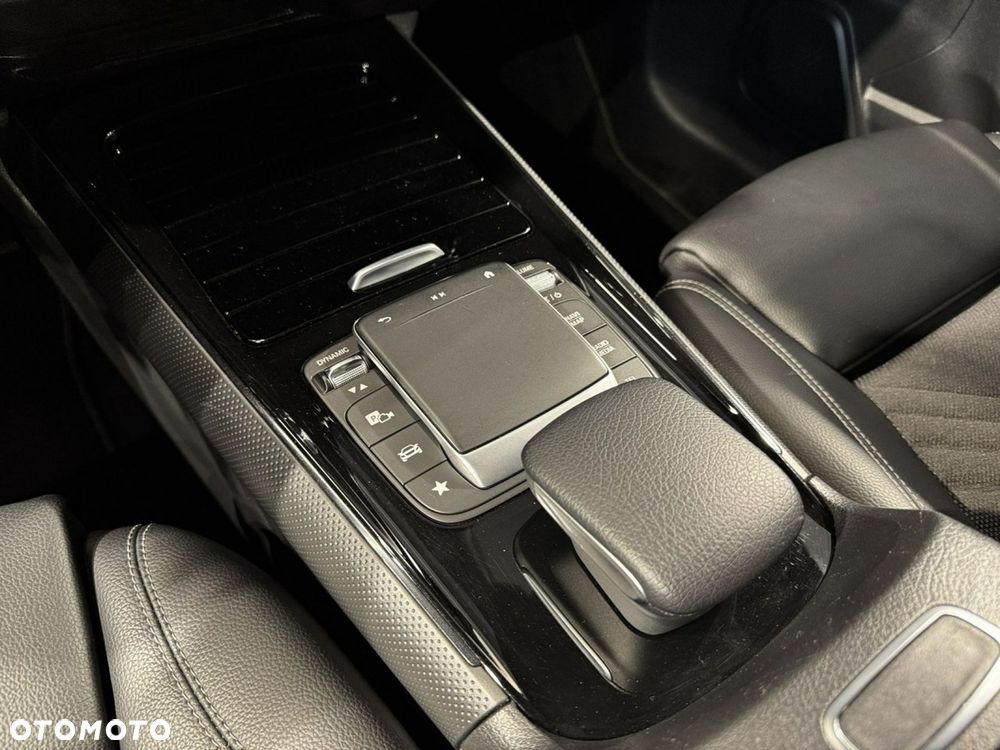 Mercedes-Benz GLB - 28