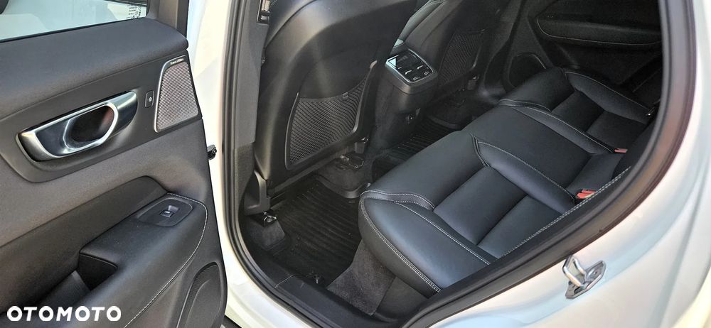 Volvo XC 60 B4 B R-Design - 32