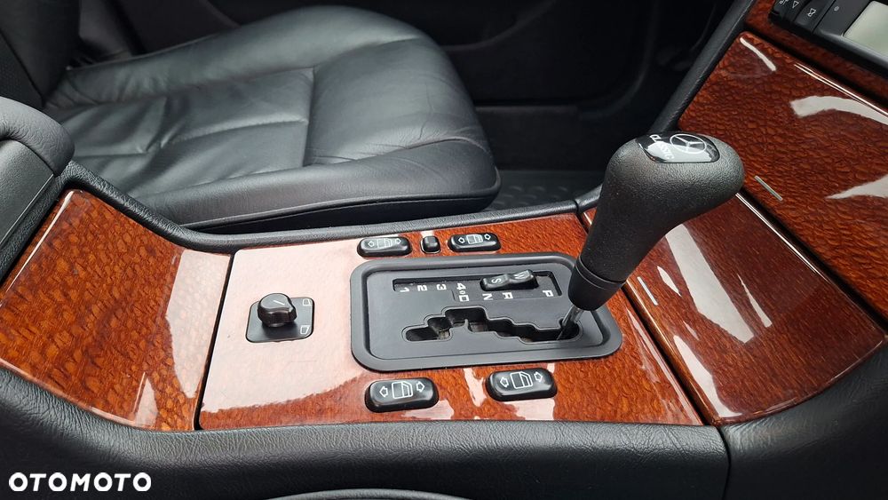 Mercedes-Benz Klasa E - 31