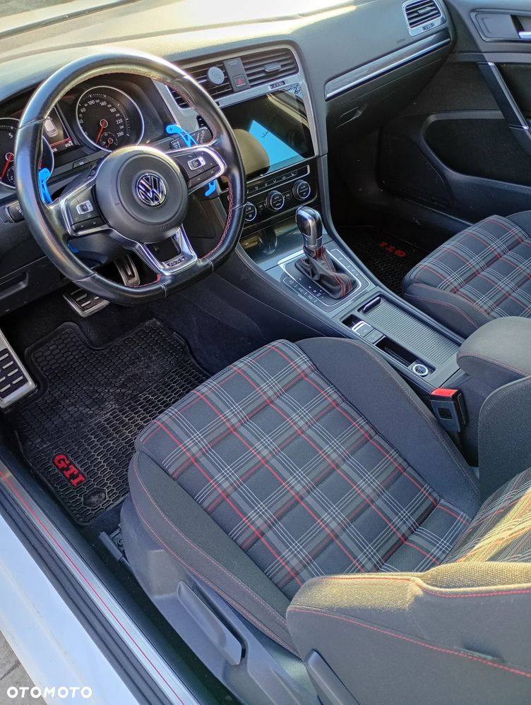 Volkswagen Golf - 13