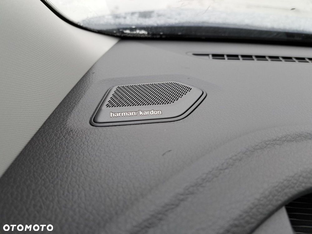 Volkswagen Nowa Caravelle Life silnik: 2,0 l TDI 150 KM / skrzynia biegów: 8-biegowa automatyczna rozstaw osi: 3500 mm   Rozsz. - 24