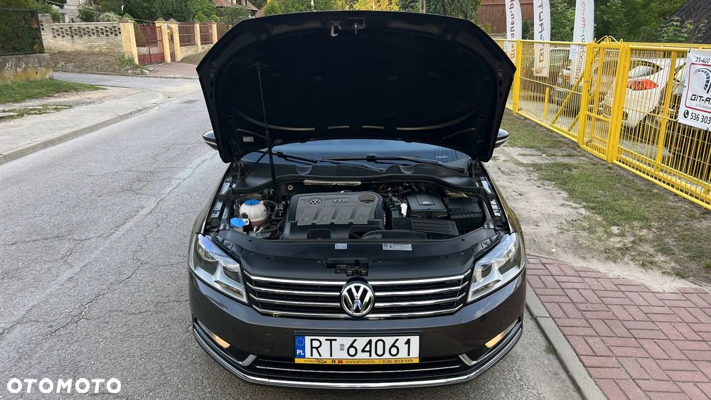 Volkswagen Passat 2.0 TDI Highline - 32