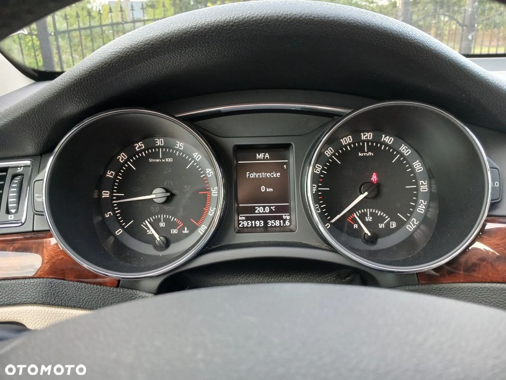 Skoda Superb 2.0 TDI Exclusive - 36