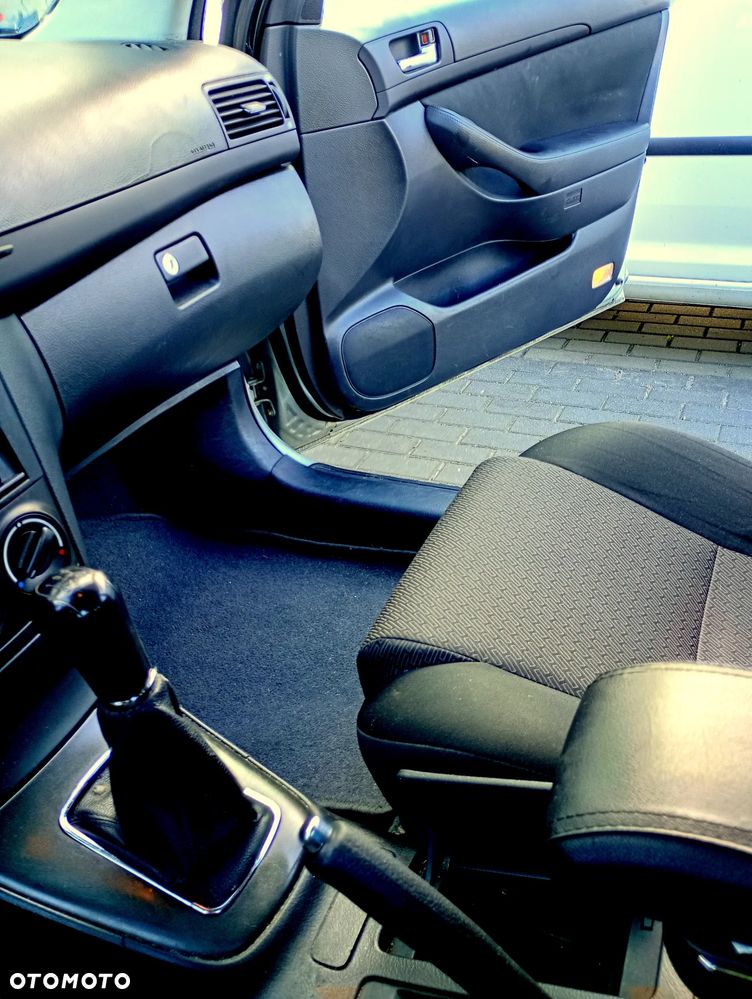 Toyota Avensis - 22