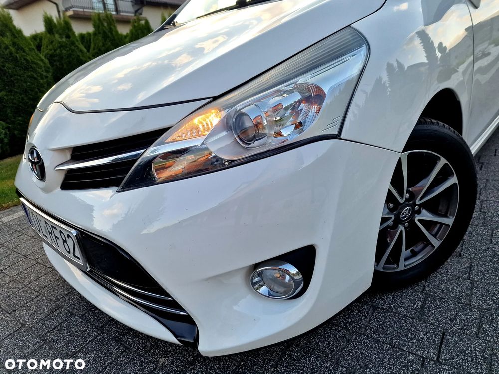 Toyota Verso 1.6 Premium - 28