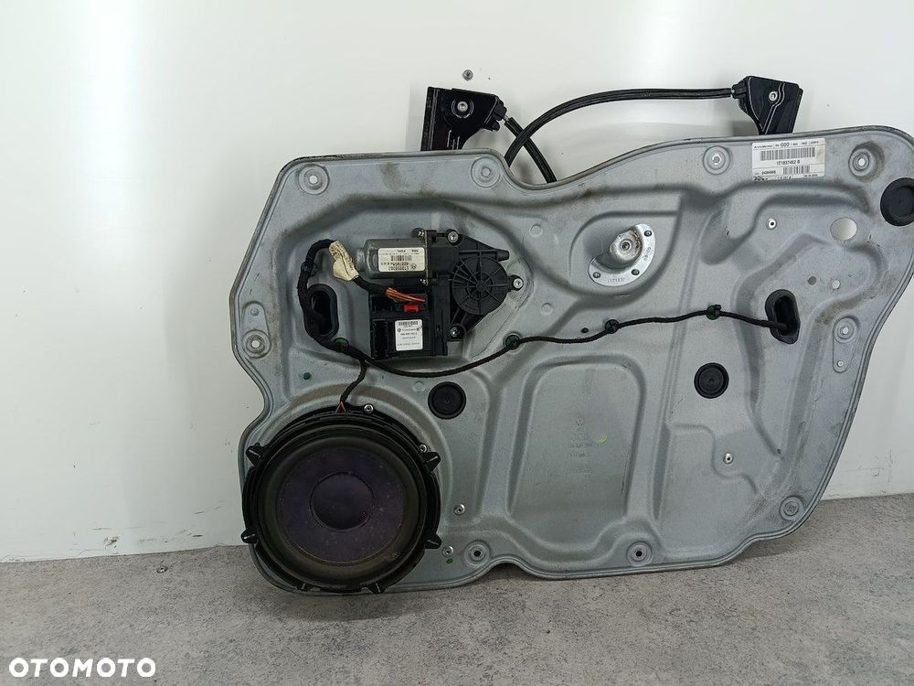 PODNOŚNIK SZYBY PRAWY PRZÓD  VW TOURAN I 1T0837756L  1T0959702  1K0959792C - 2