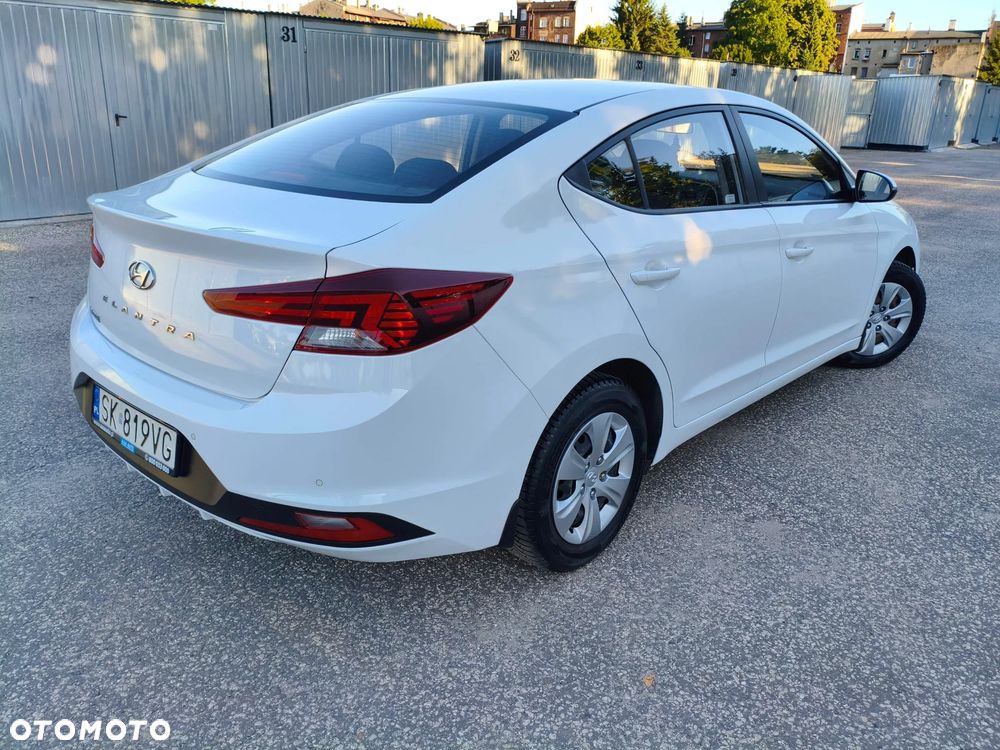 Hyundai Elantra 1.6 Classic Plus - 3