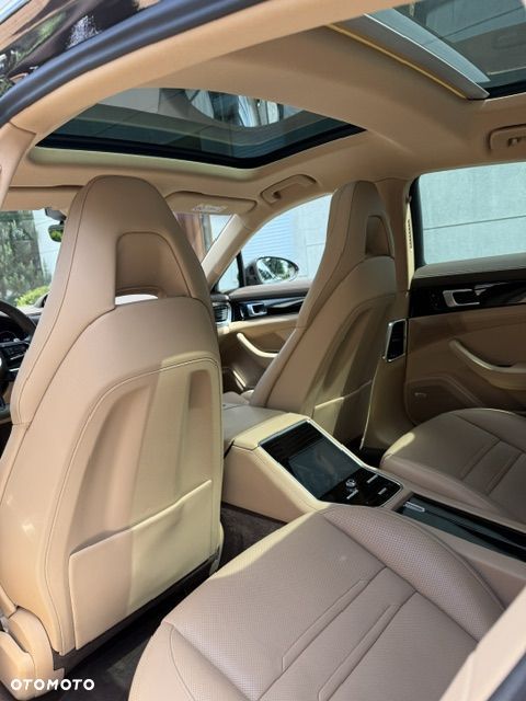 Porsche Panamera 4 E-Hybrid - 6