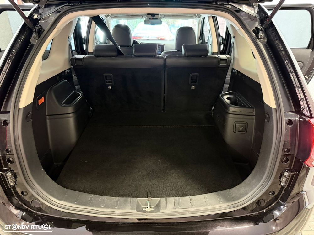 Mitsubishi Outlander 2.4 4WD Diamant - 26