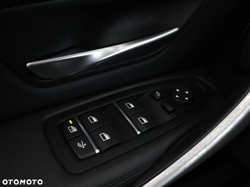 BMW Seria 3 318d M Sport - 35