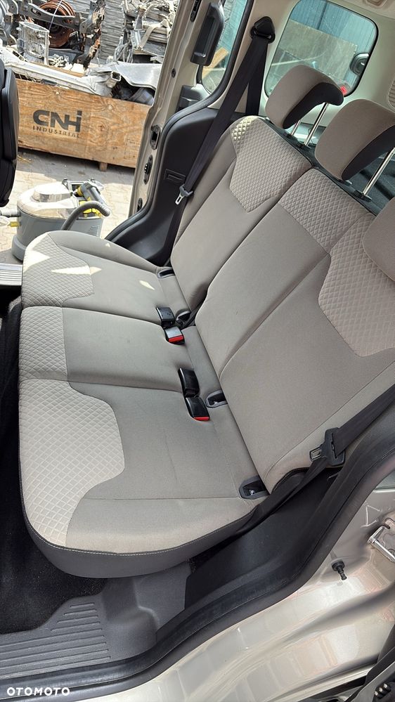 Ford Tourneo Courier 1.0 EcoBoost S&S Titanium - 14