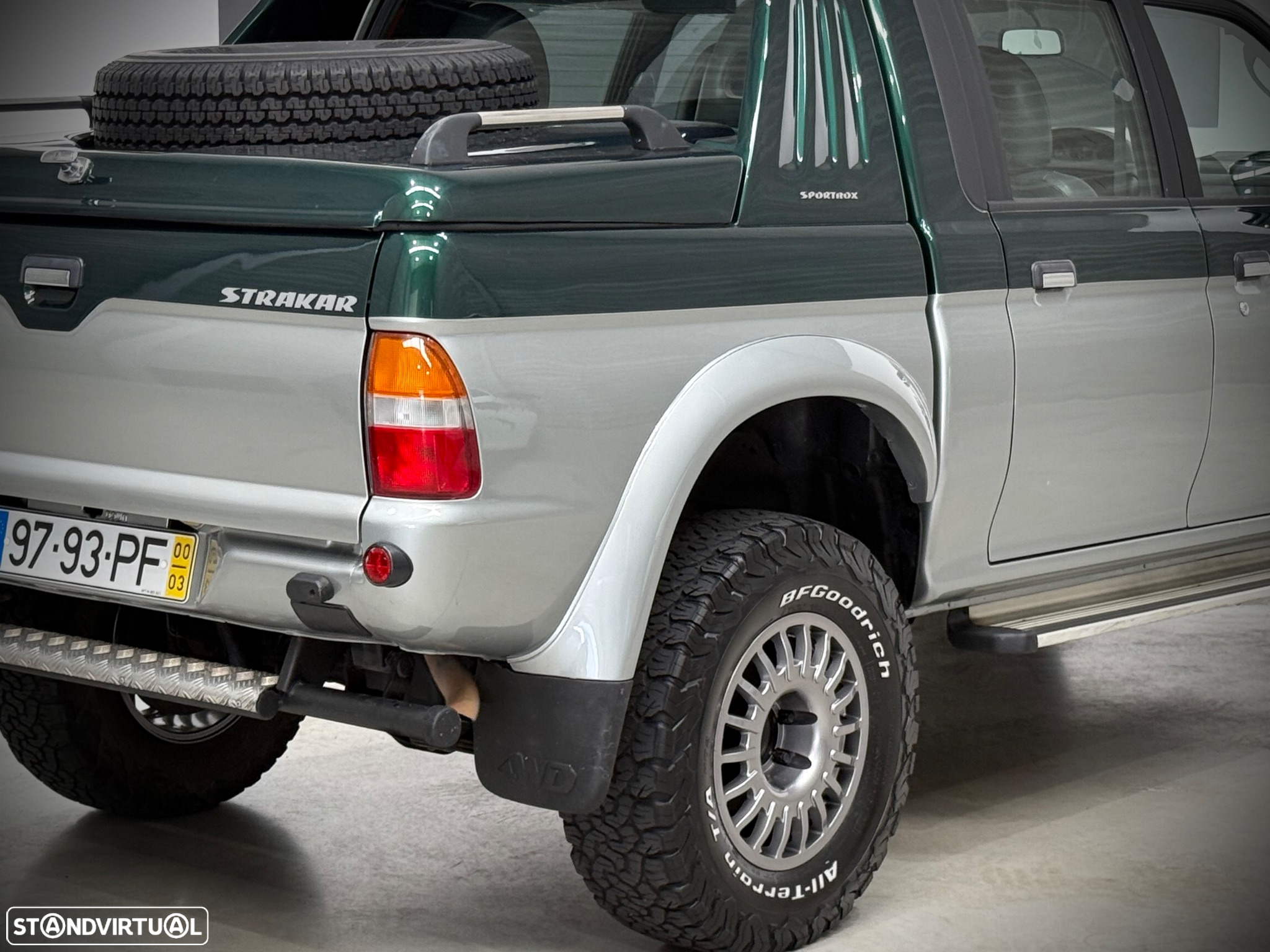 Mitsubishi L200 2.5 TD Strakar Sport CD - 28