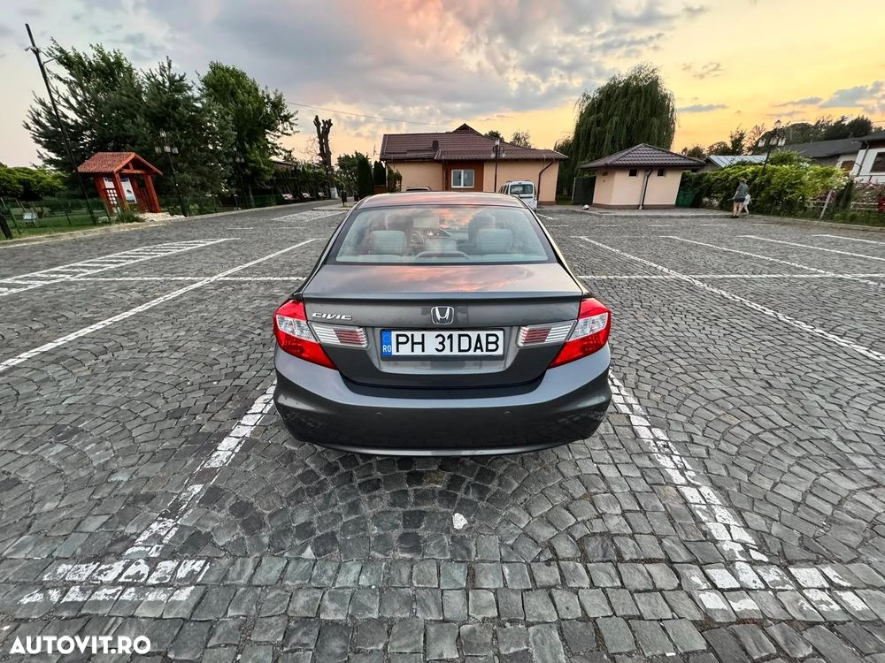 Honda Civic 1.8 MT ES - 6