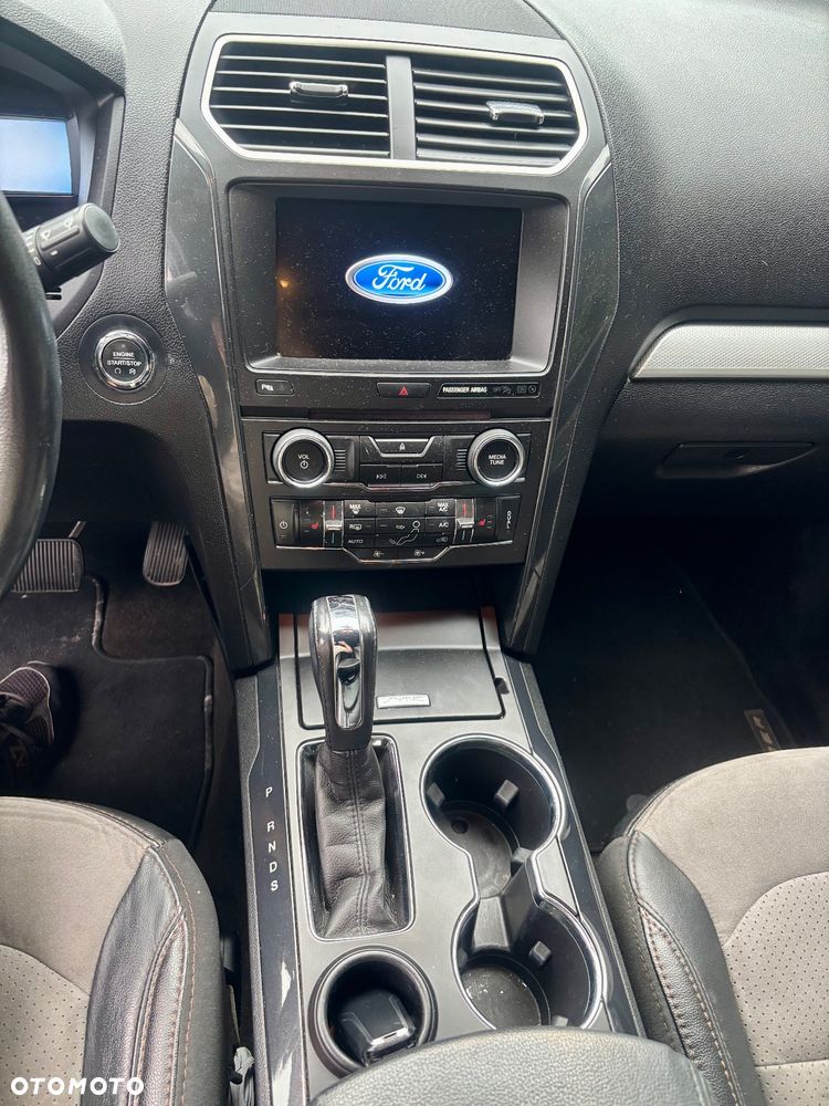 Ford Explorer - 30
