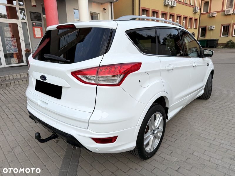 Ford Kuga 2.0 TDCi 2x4 Titanium - 4