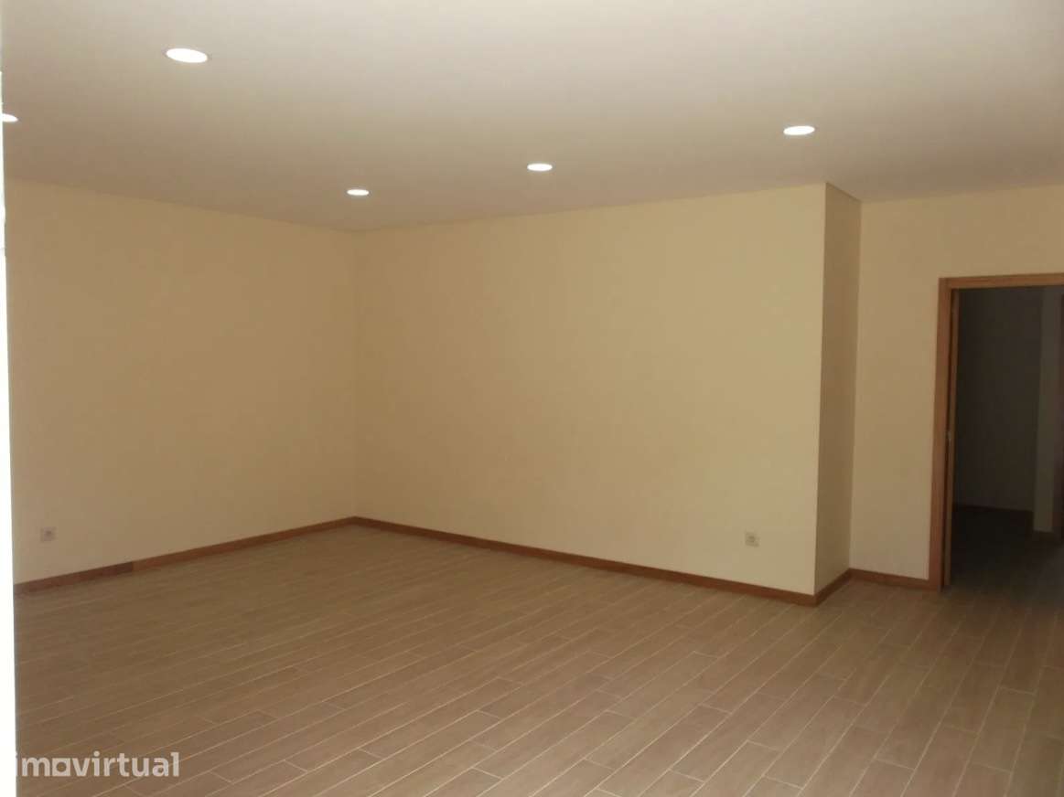 Arrenda-se T3 com Garagem - Grande imagem: 4/12