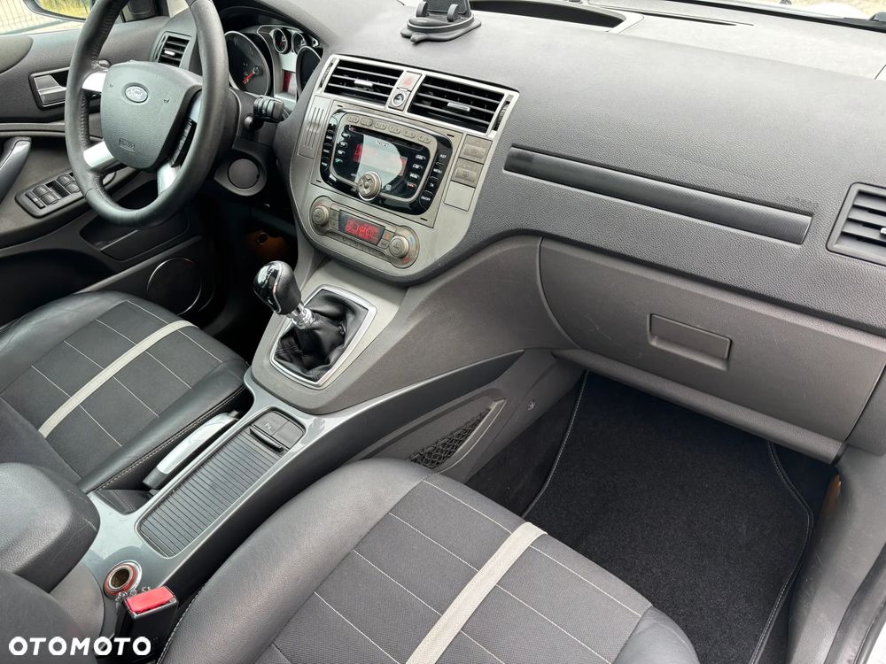 Ford Kuga 2.0 TDCi 2x4 Titanium - 4