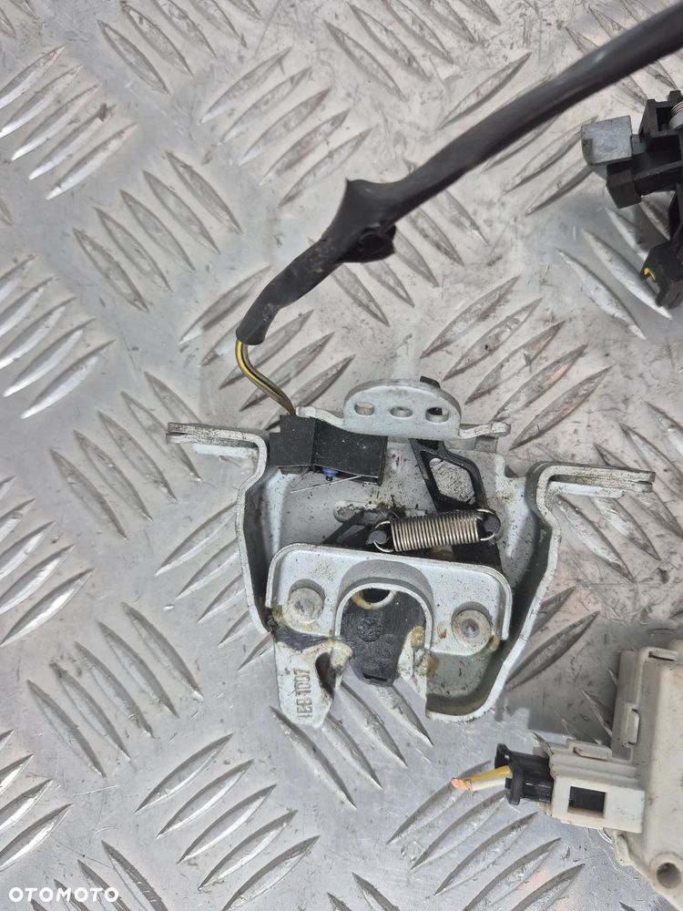 Volkswagen Fox Zamek Klapy Bagażnika - 4