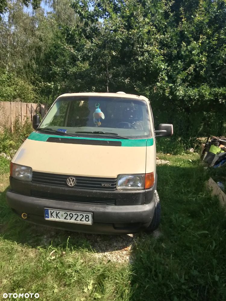 Volkswagen Transporter - 1