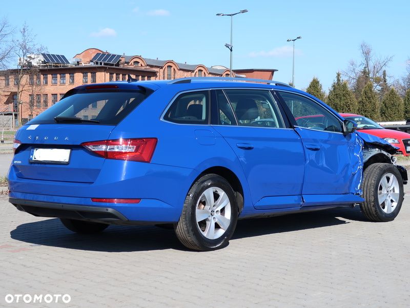 Skoda Superb 2.0 TDI SCR Ambition DSG - 5