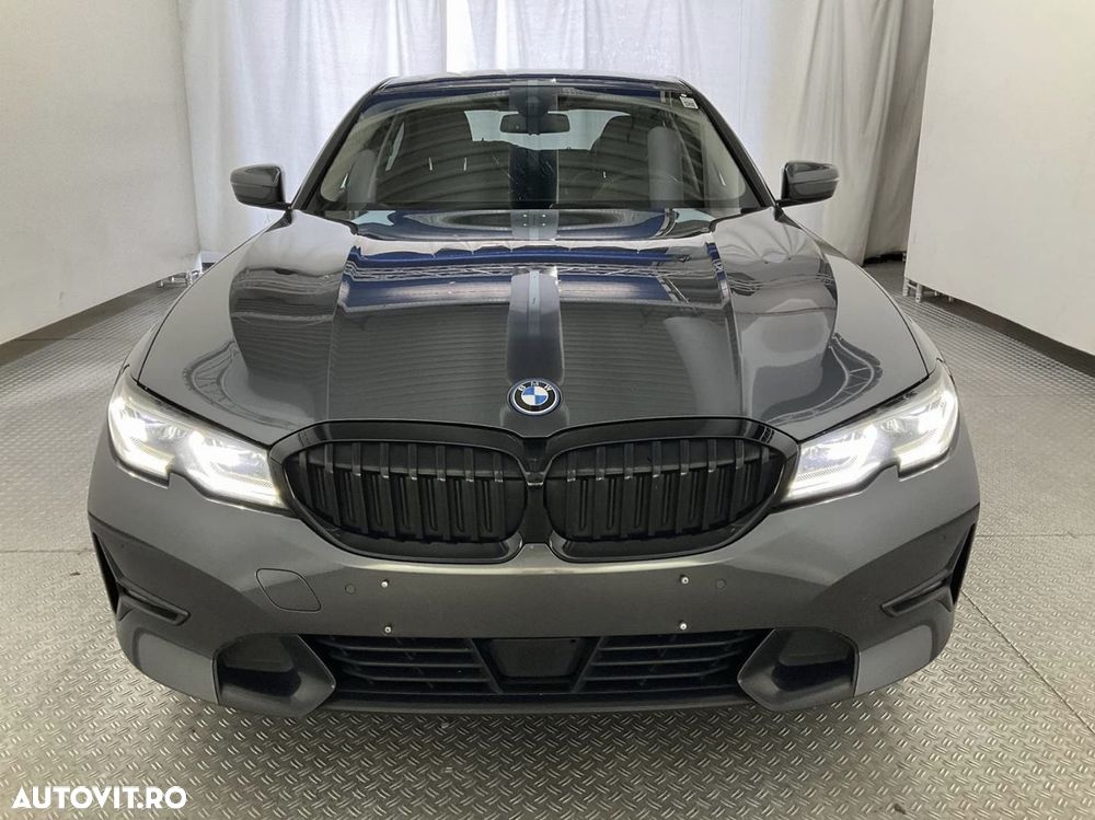 BMW Seria 3 330e Aut. Sport Line - 10