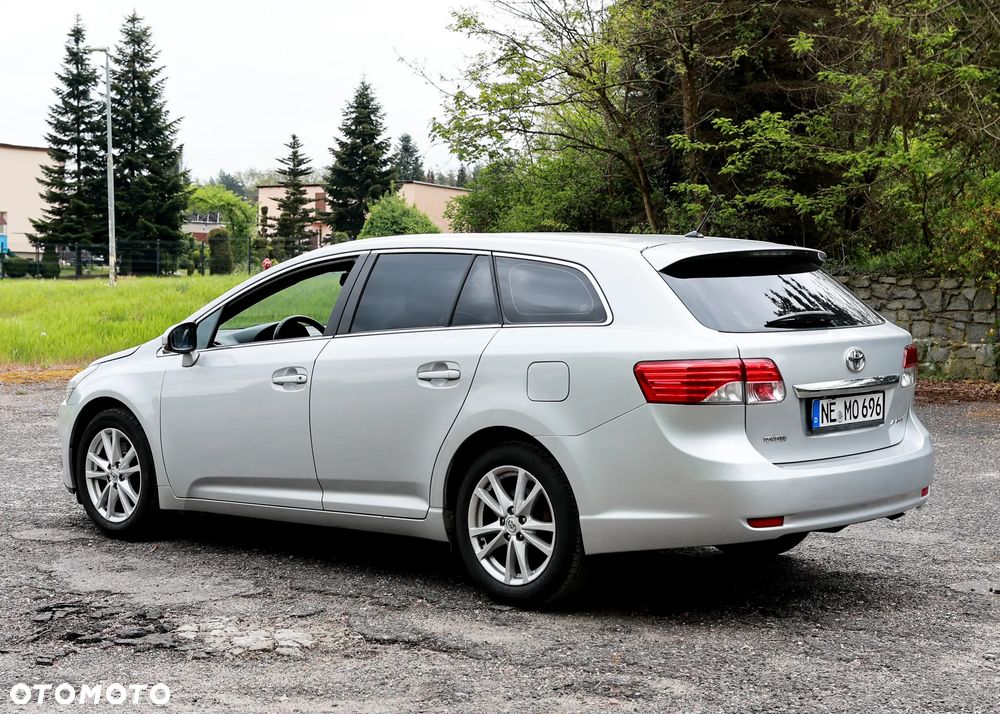 Toyota Avensis 2.2 D-4D Comfort - 16
