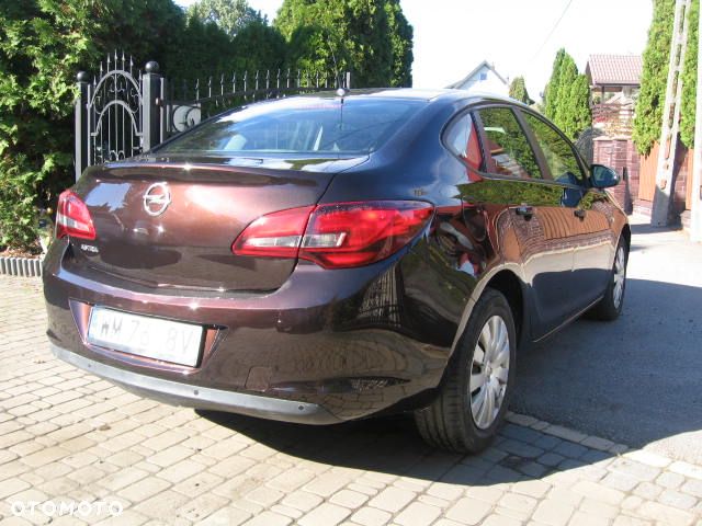 Opel Astra 1.6 Essentia EU6 - 10