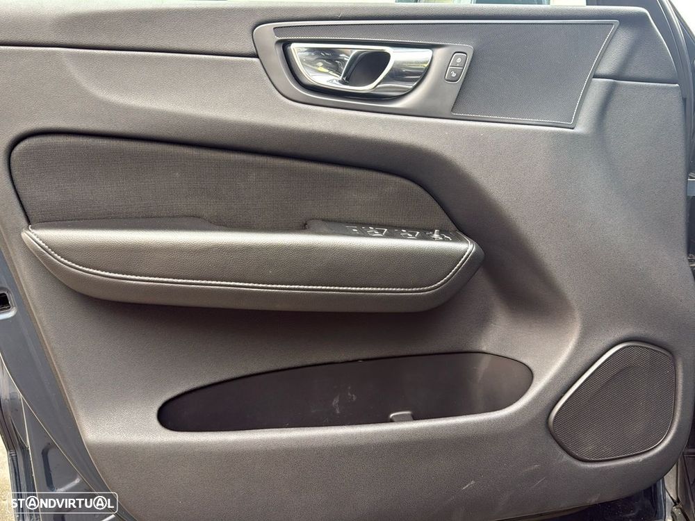 Volvo XC 60 2.0 T8 PHEV Momentum Plus AWD - 20