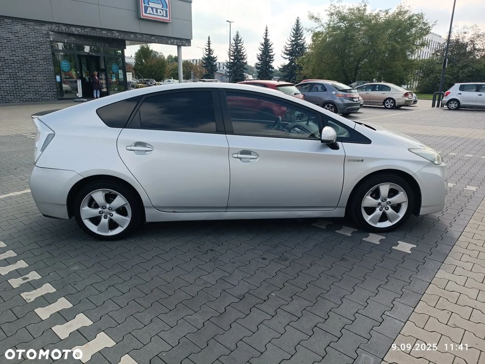 Toyota Prius - 4