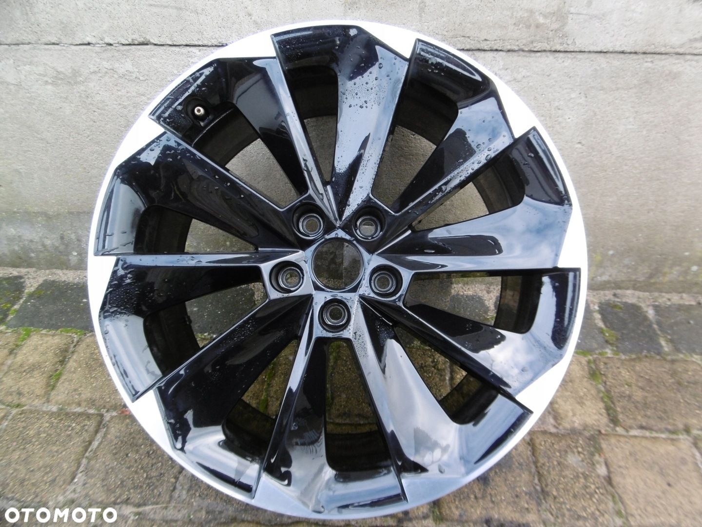 SKODA SUPERB III 3V0 8Jx19H2 ET44 5X112 - felga - 1