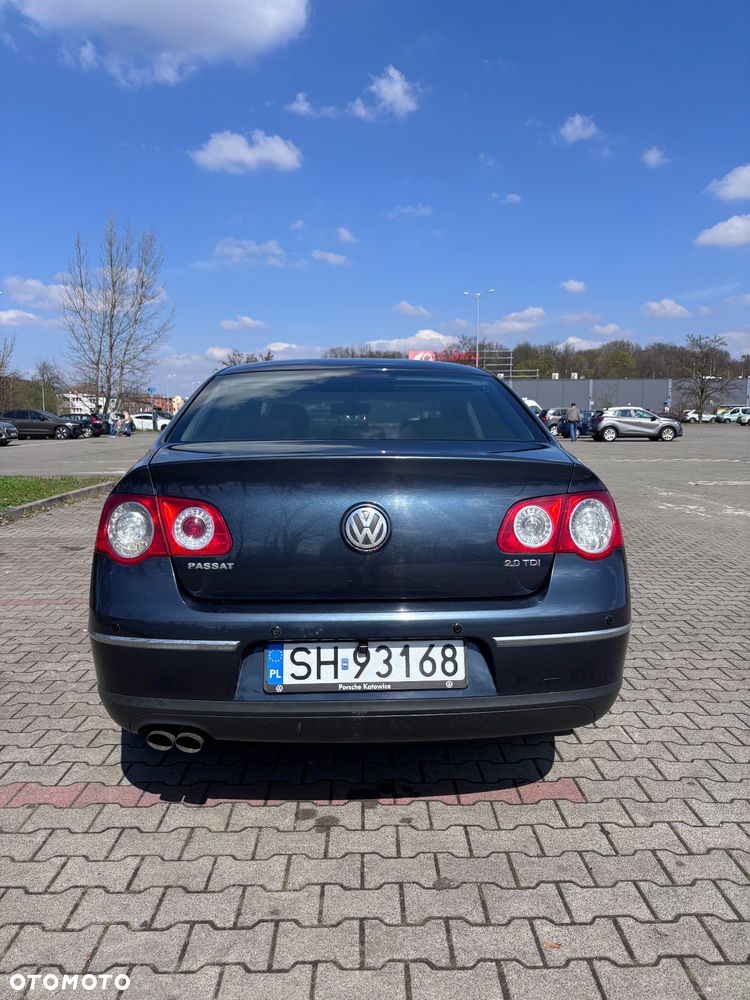 Volkswagen Passat 2.0 TDI DPF Highline - 24