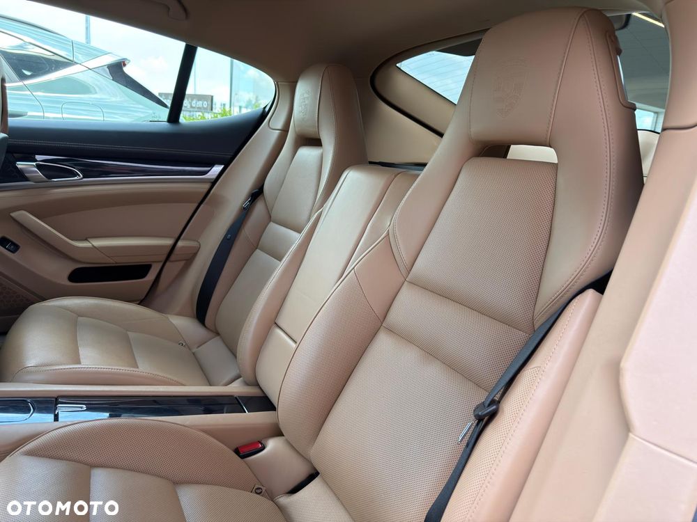 Porsche Panamera 4 - 23