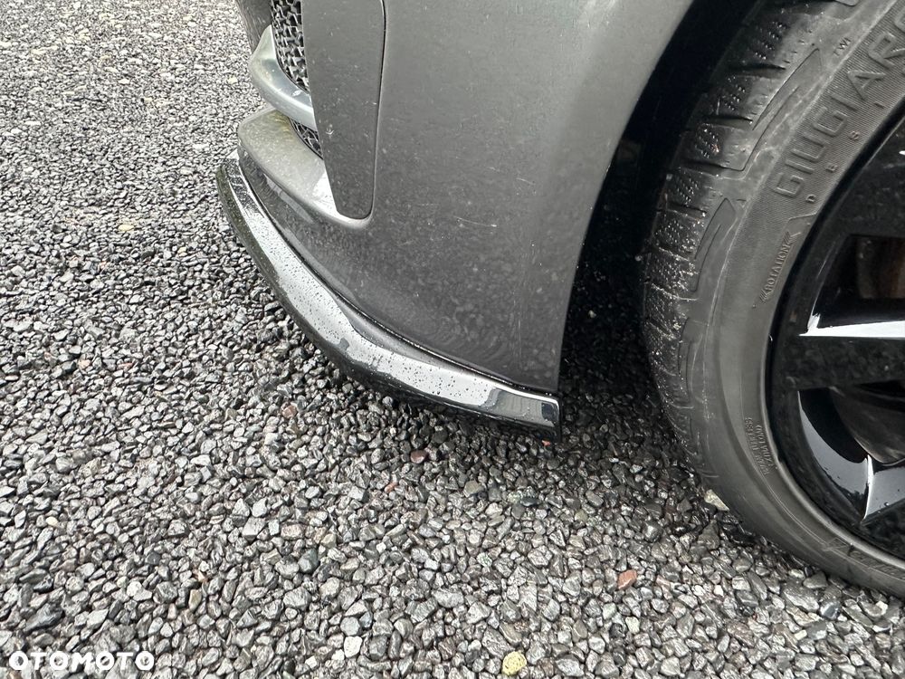 Jaguar XE 20d R-Sport - 22