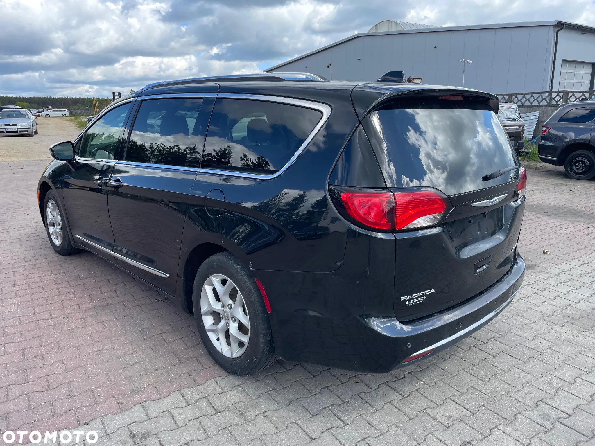 Chrysler Pacifica - 3