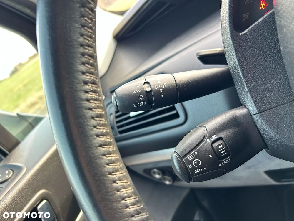 Peugeot 807 HDi 135 Premium - 20