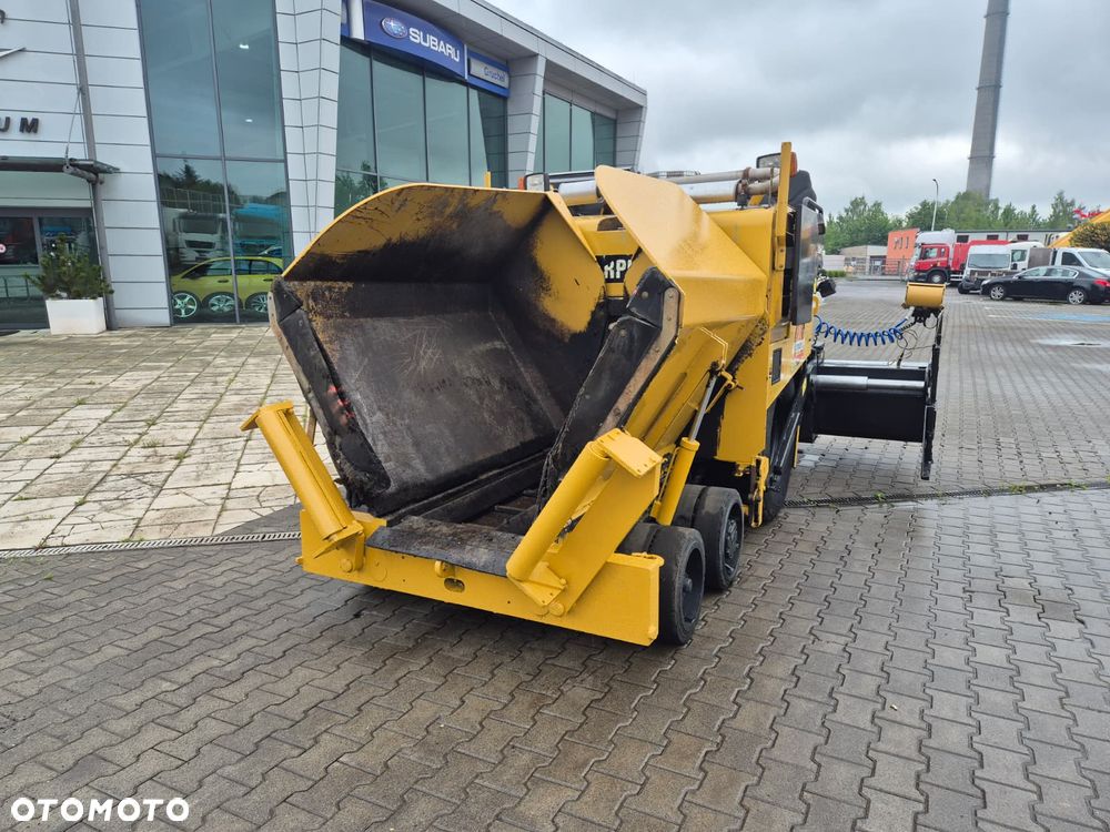 Caterpillar AP 300 / ROZŚCIEŁACZ DO ASFALTU / SERWISOWANY / 1WŁ / WIBRACJE + PODGRZEWANY STÓŁ / MOŻLIWOŚĆ TRANSPORTU - 3