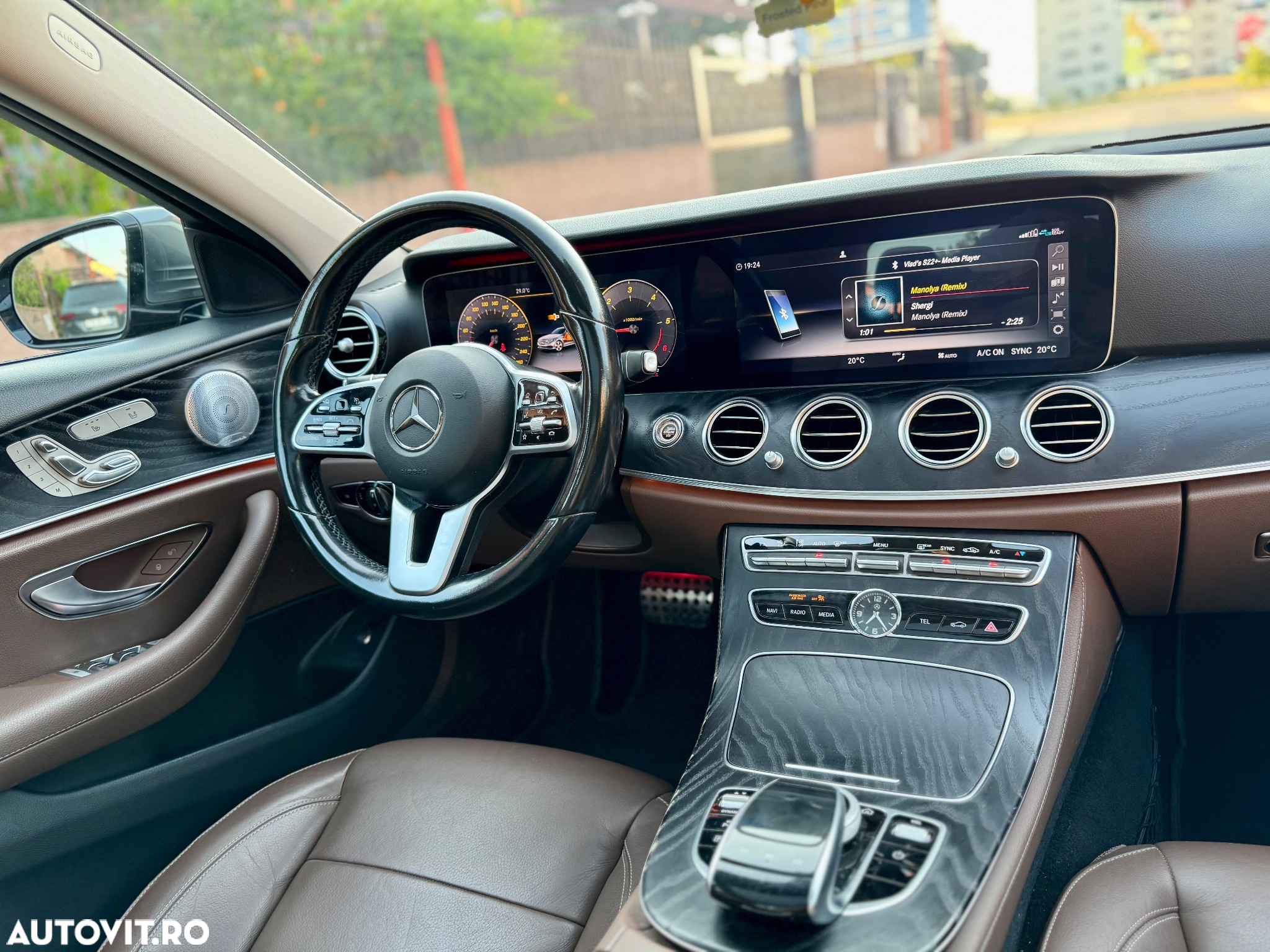 Mercedes-Benz E - 16
