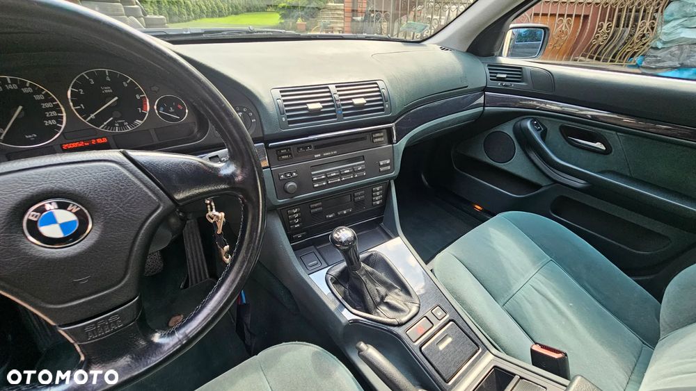 BMW Seria 5 523i - 30