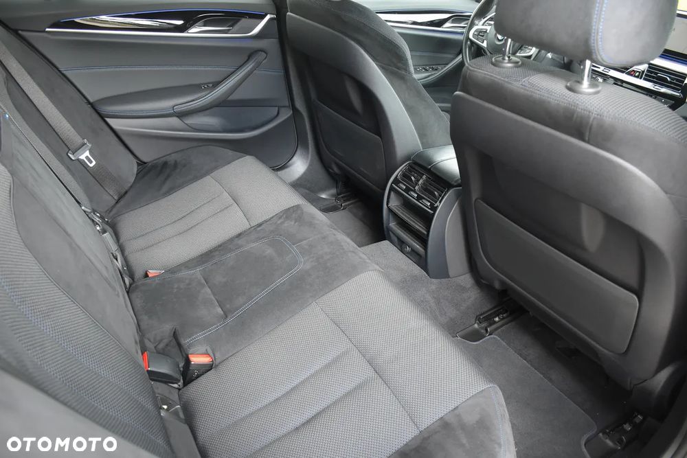 BMW Seria 5 530i xDrive M Sport Edition - 34