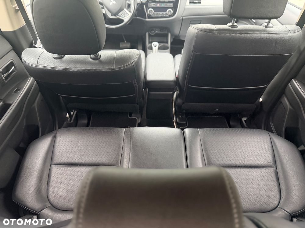 Mitsubishi Outlander - 10