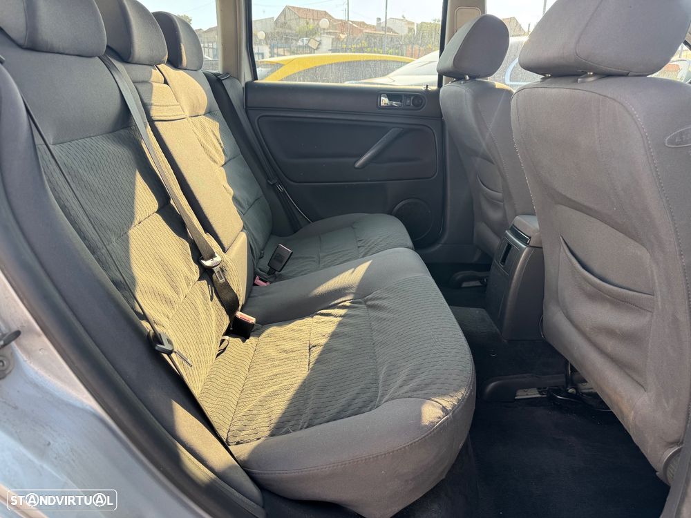 VW Passat Variant 1.9 TDi Confortline 6V - 29