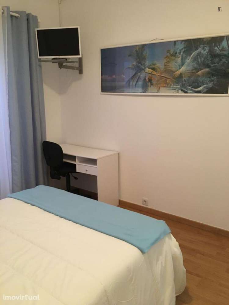 Quarto - localizado em Ajuda Lisbon - Grande imagem: 4/14