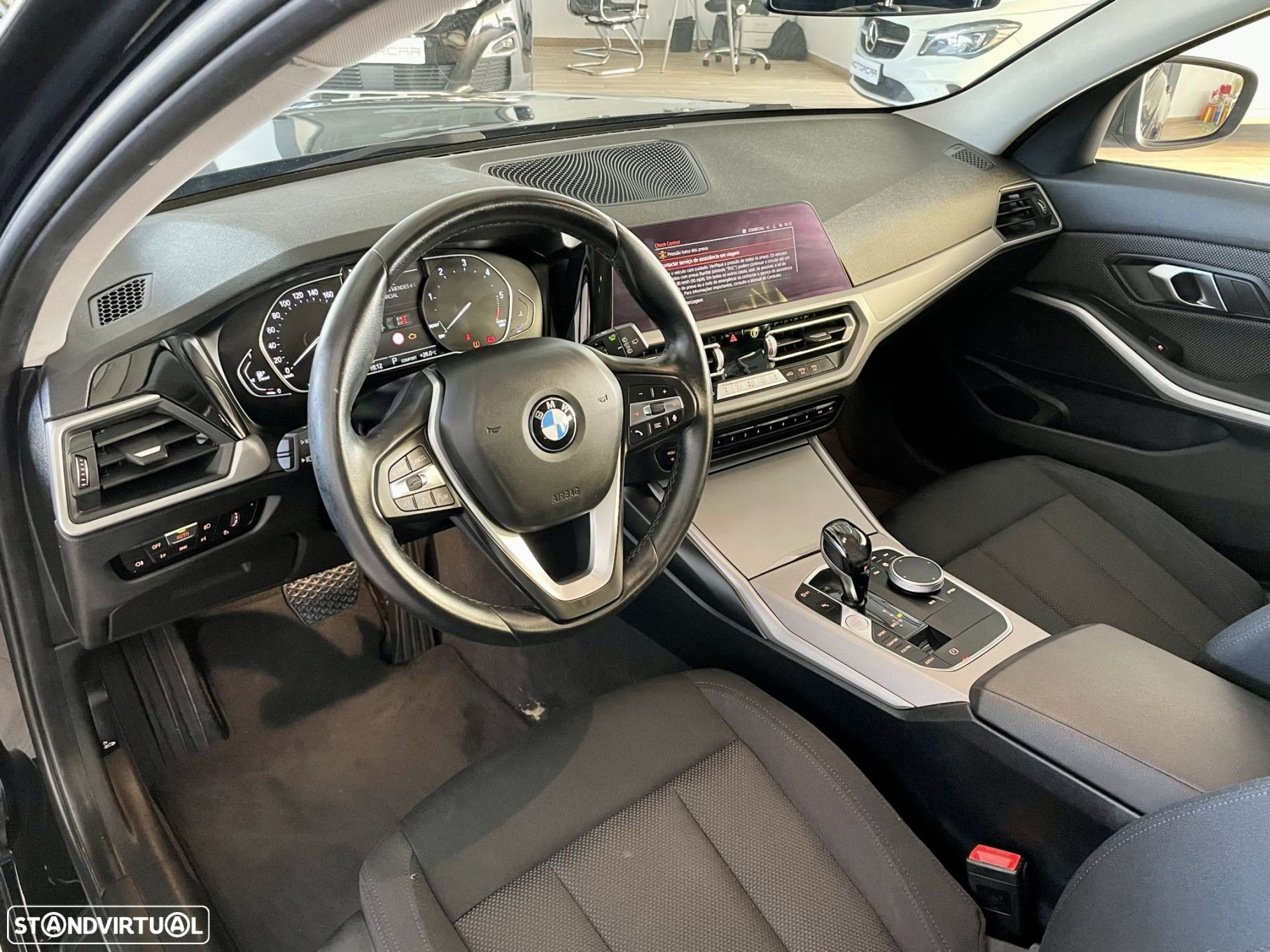 BMW 318 d Touring Auto - 16