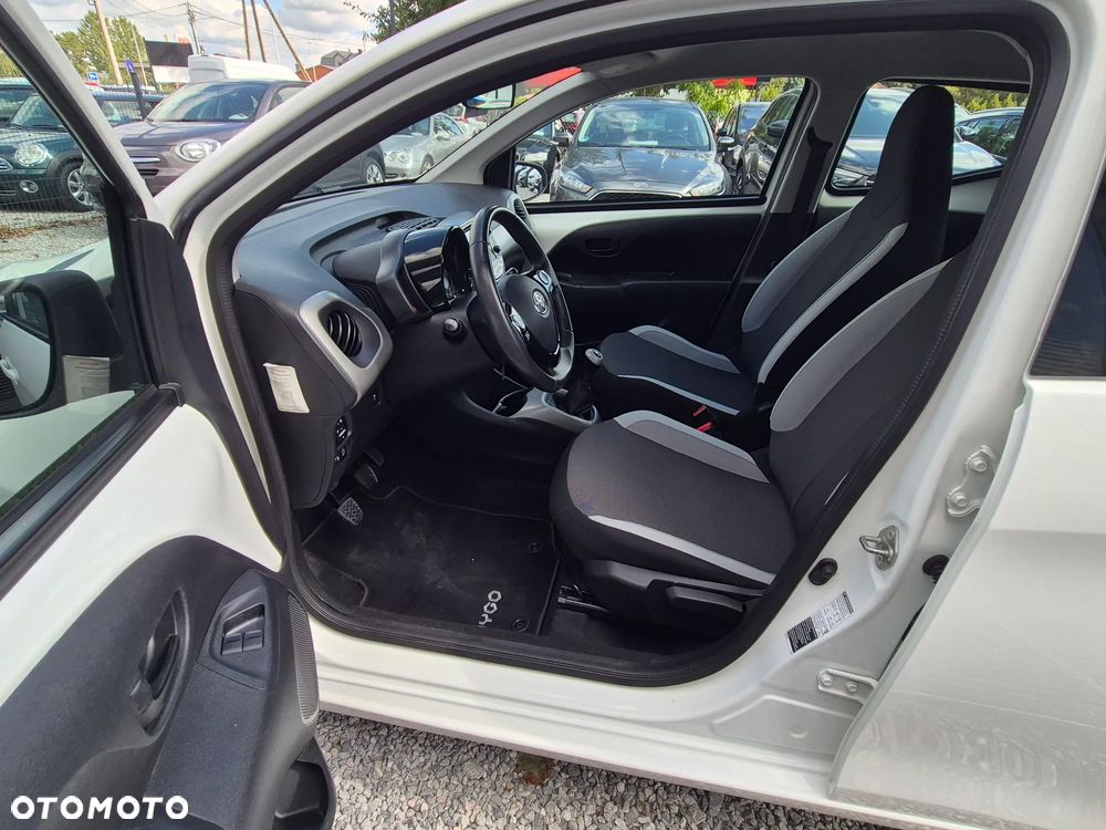 Toyota Aygo x-play Eco - 26