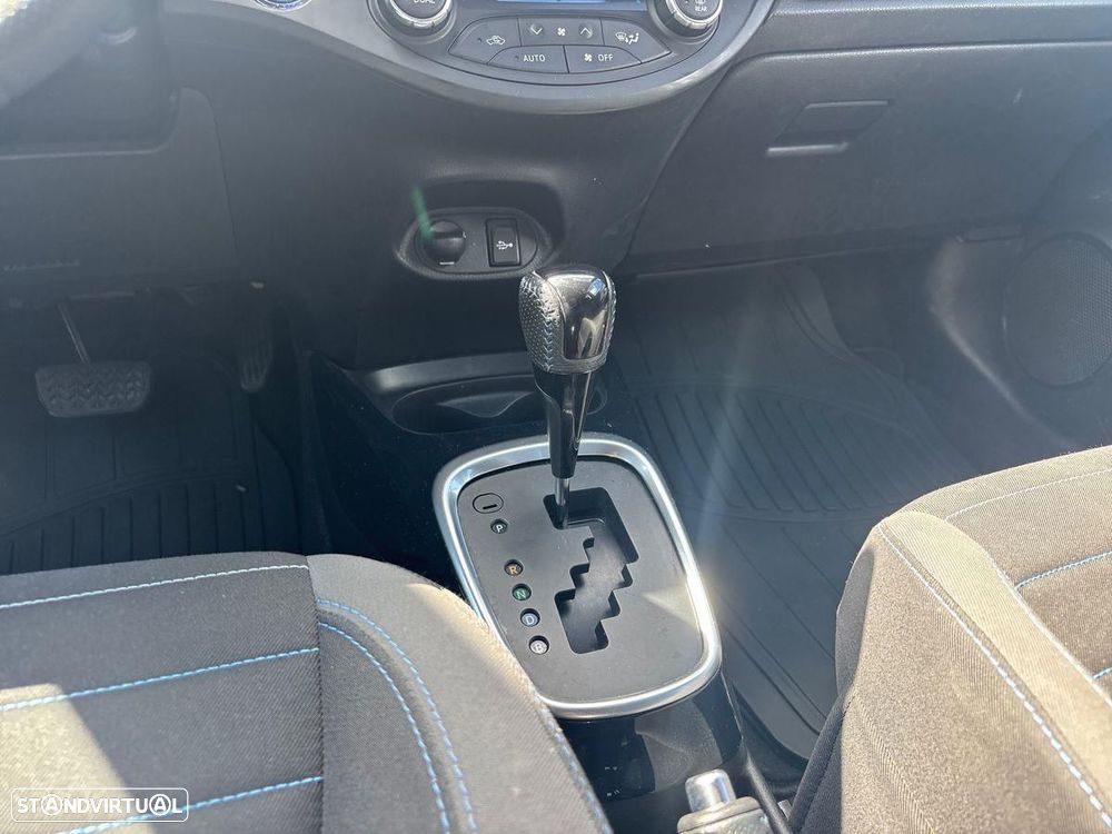 Toyota Yaris 1.5 HSD Square Collec.Blue - 18