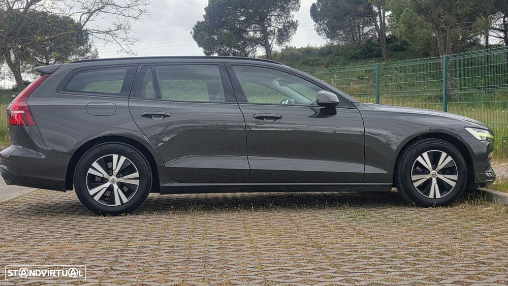 Volvo V60 2.0 D3 Momentum Core - 4